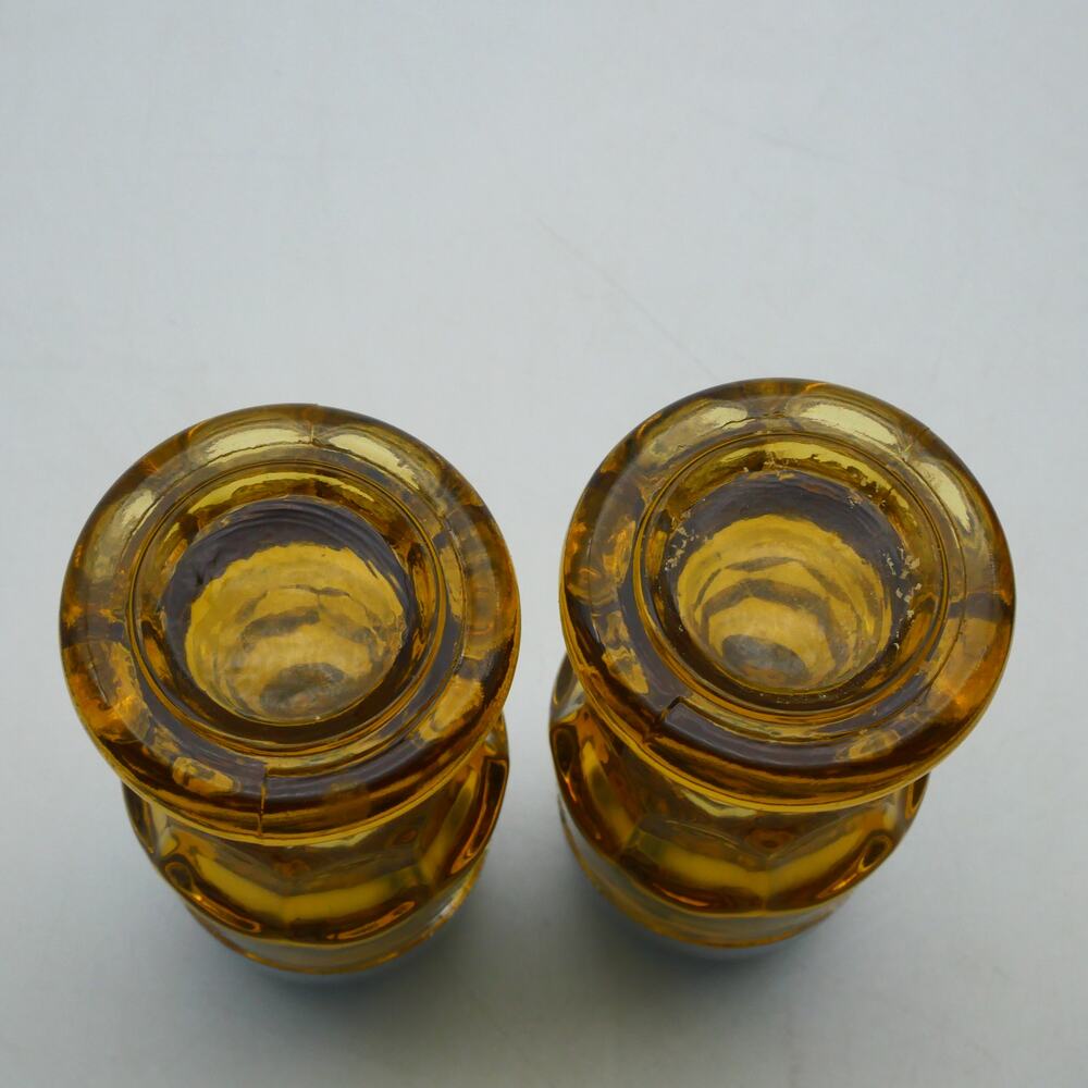 Vintage Anchor Hocking Georgian Amber Gold Glass Salt and Pepper Shakers - Picture 5 of 8